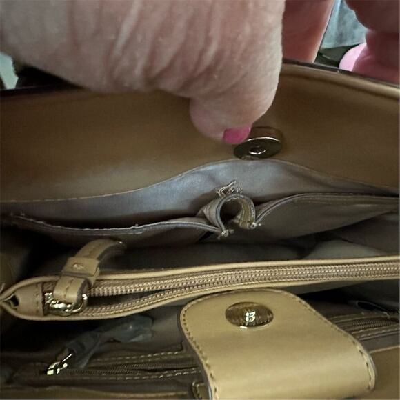 Nine West  Women's Tan Leather Shoulder Bag Adjustable Strap Medium - Picture 10 of 11